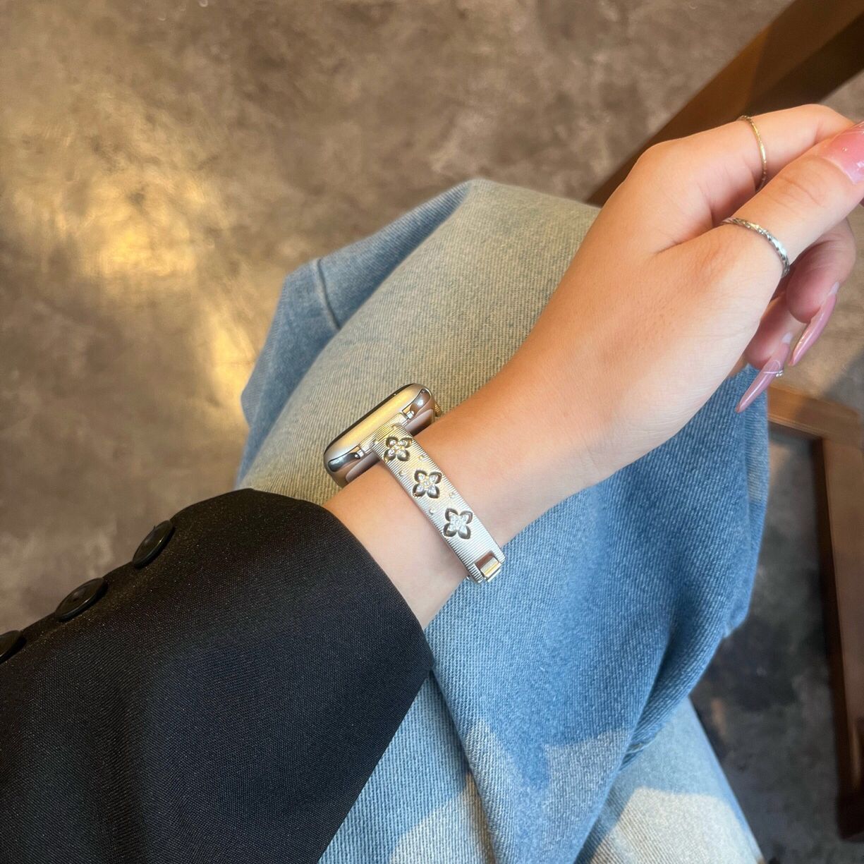 Apple Watch Band Hollow Pattern Design